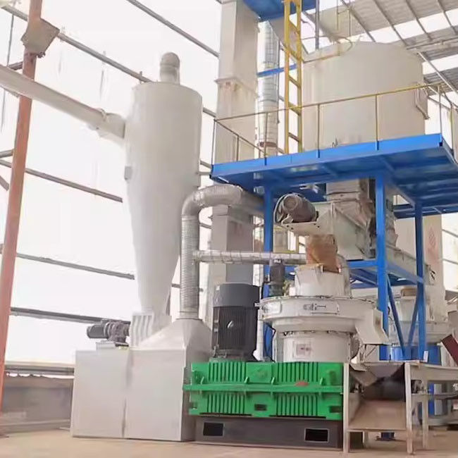 2.2-3kw Γραμμή παραγωγής πυριτίων βιομάζας Τσιπς ξύλου 1-2 τόνους / ώρα